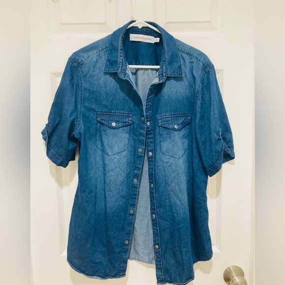 Calvin Klein Jeans Tops - LIKE NEW Calvin Klein sz M Blue Denim 100% Cotton Cute Sleeves Shirt